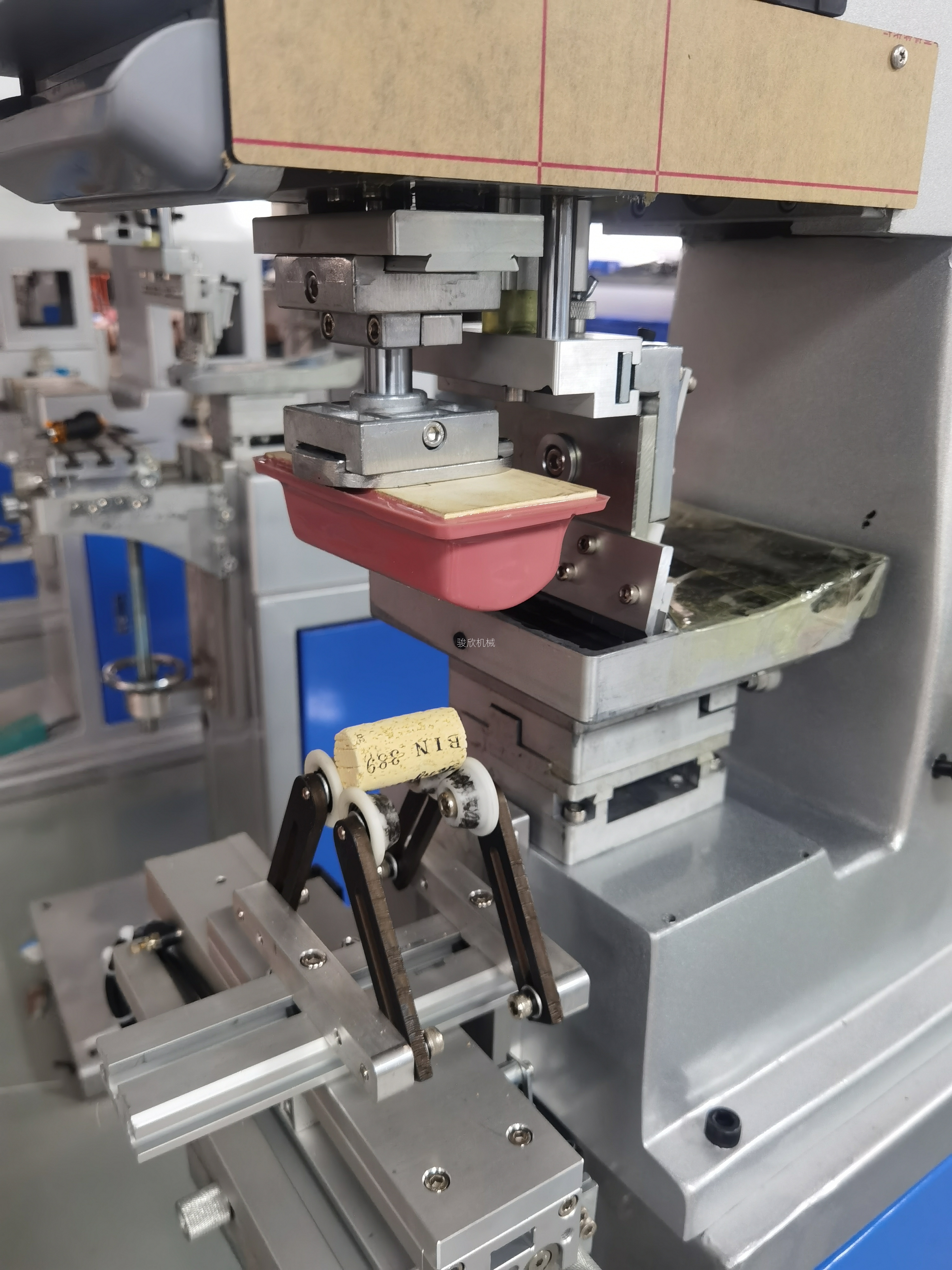 紅酒塞移印滾印機(jī)廠(chǎng)家，酒瓶曲面絲印機(jī)